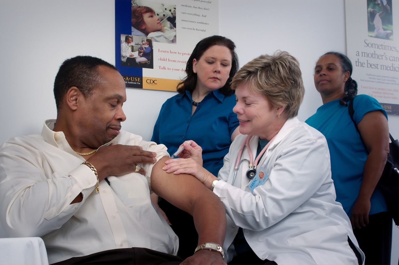Clinician supporting a patient with chronic care planning